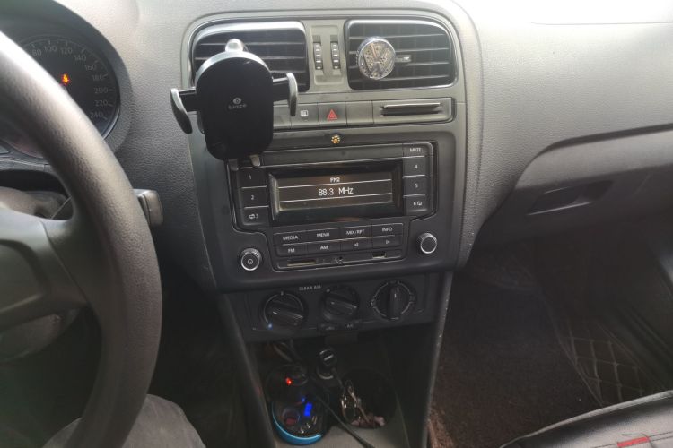 Volkswagen Polo 2016 #13 Volkswagen Polo 2016 car image #13