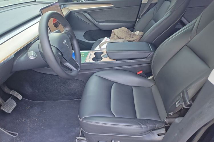 Tesla Model Y 2021 #17 Tesla Model Y 2021 car image #17