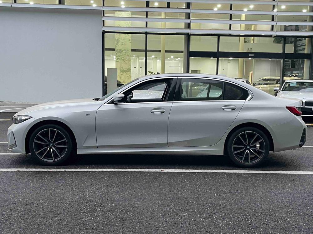 BMW 3 Series 2024 car image #3