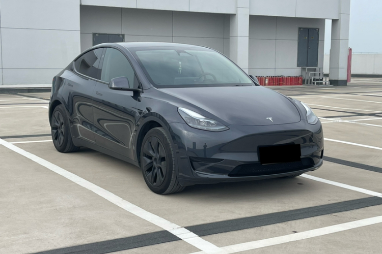 Tesla Model Y 2024 #4 Tesla Model Y 2024 car image #4