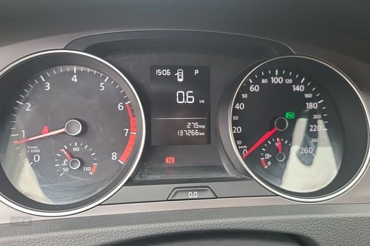 Volkswagen Golf 2017 car image #8
