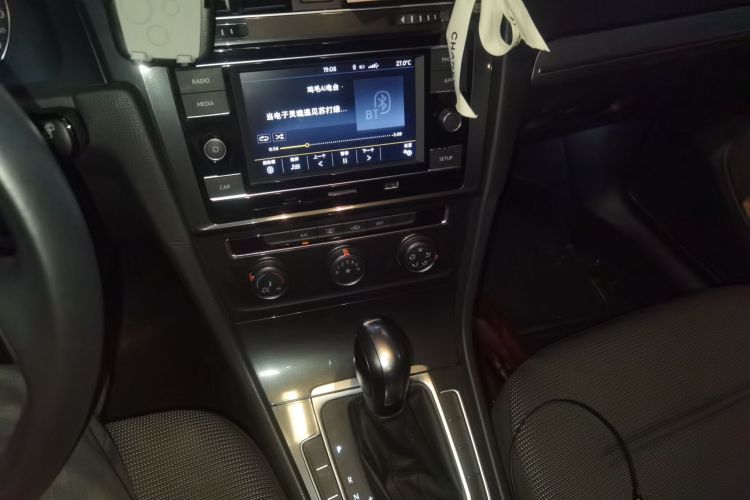 Volkswagen Golf 2018 car image #13