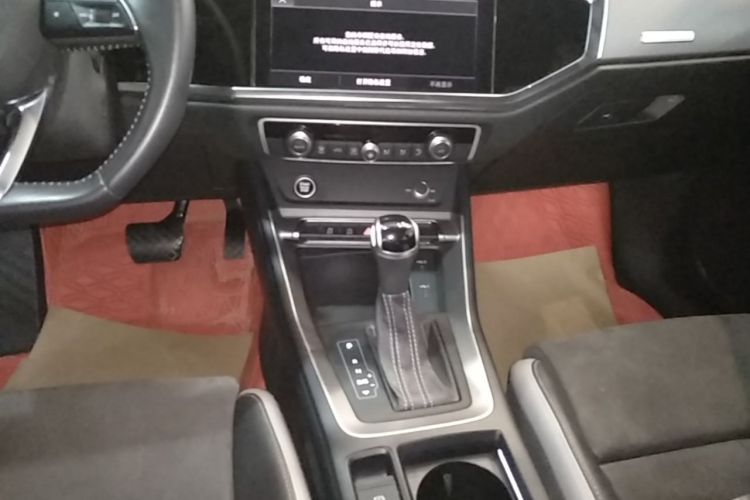 Audi Q3 2022 car image #18