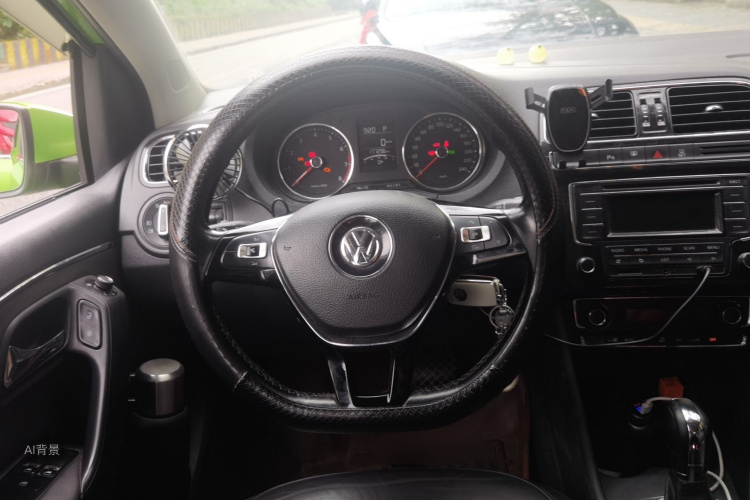 Volkswagen Polo 2015 car image #12