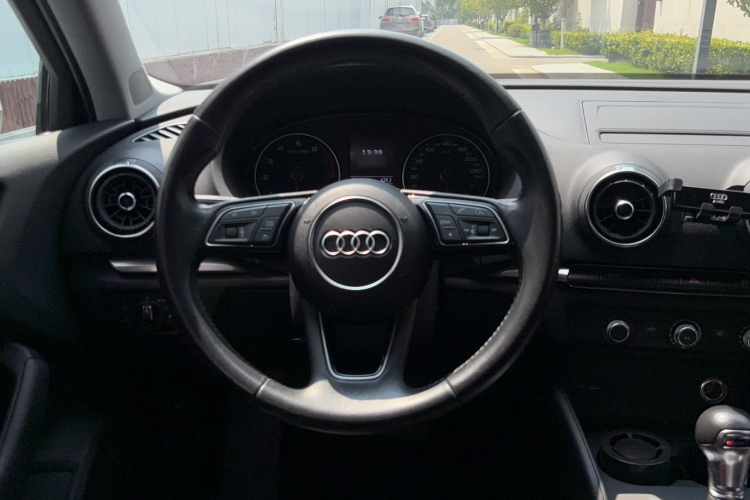 Audi A3 2019 car image #17