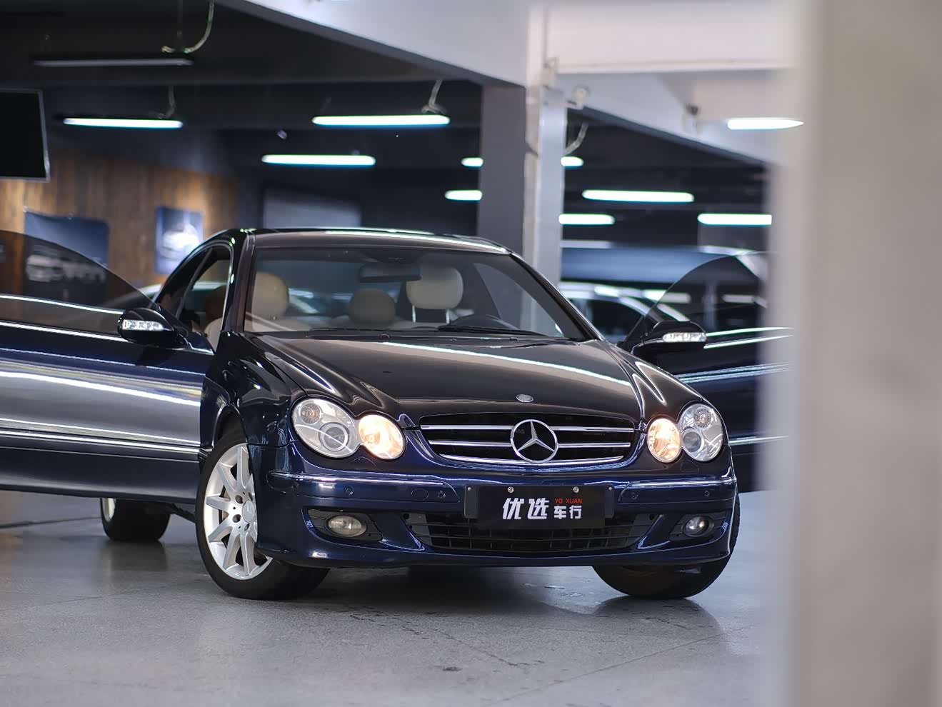 Mercedes-Benz CLK Class 2008 car image 