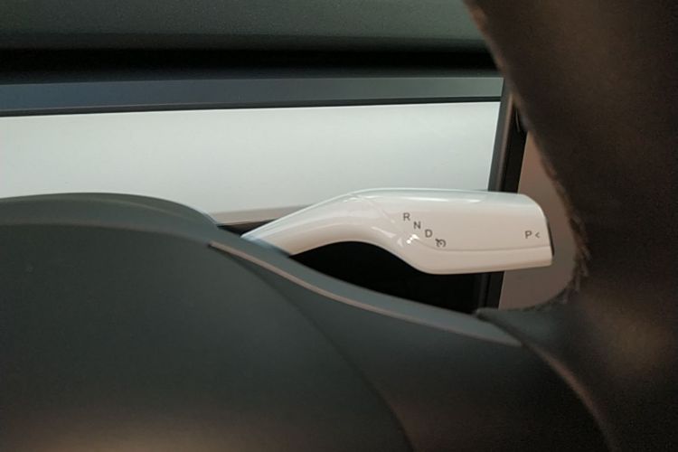 Tesla Model Y 2023 car image #14