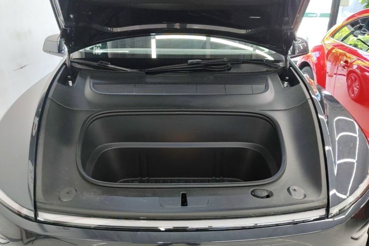 Tesla Model Y 2025 #20 Tesla Model Y 2025 car image #20