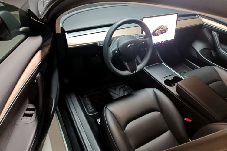 Tesla Model 3 2022 car image #12