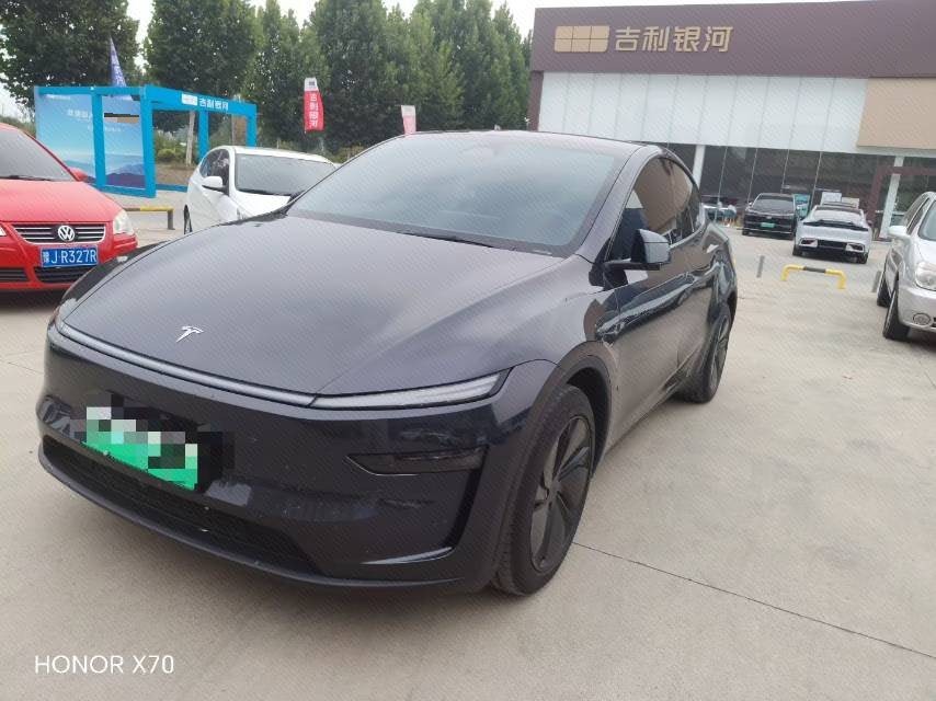 Tesla Model Y 2025 Tesla Model Y 2025 car image