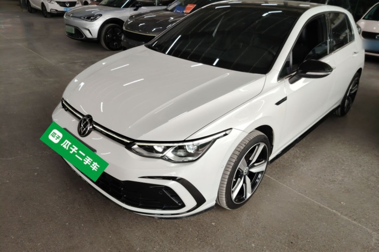 Volkswagen Golf 2023 car image #2