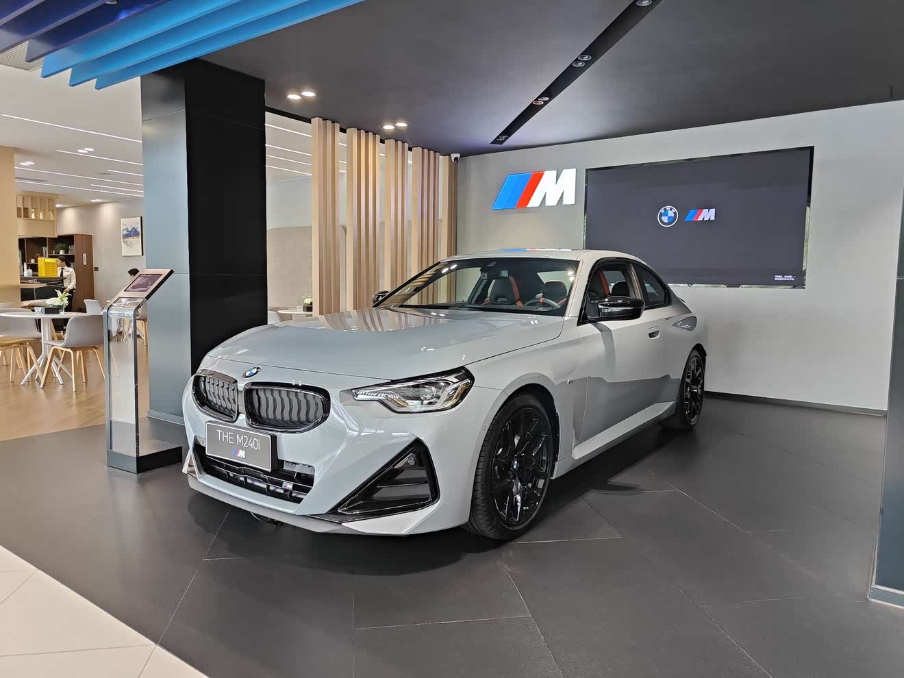 BMW M240i immagine di auto 