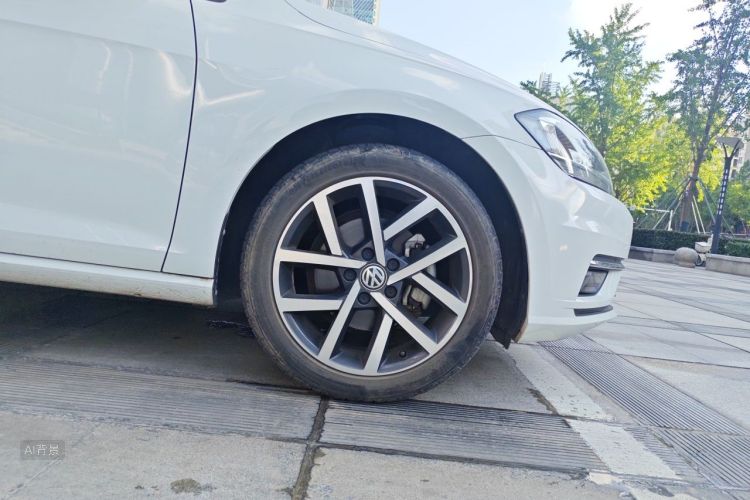 Volkswagen Golf 2020 car image #9