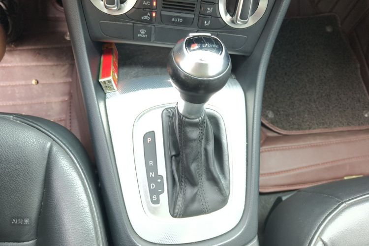 Audi Q3 2015 car image #16