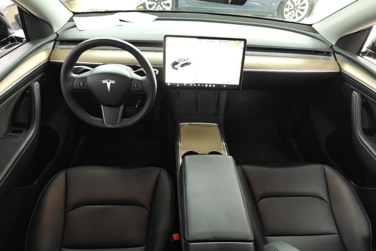 Tesla Model Y 2023 #10 Tesla Model Y 2023 car image #10