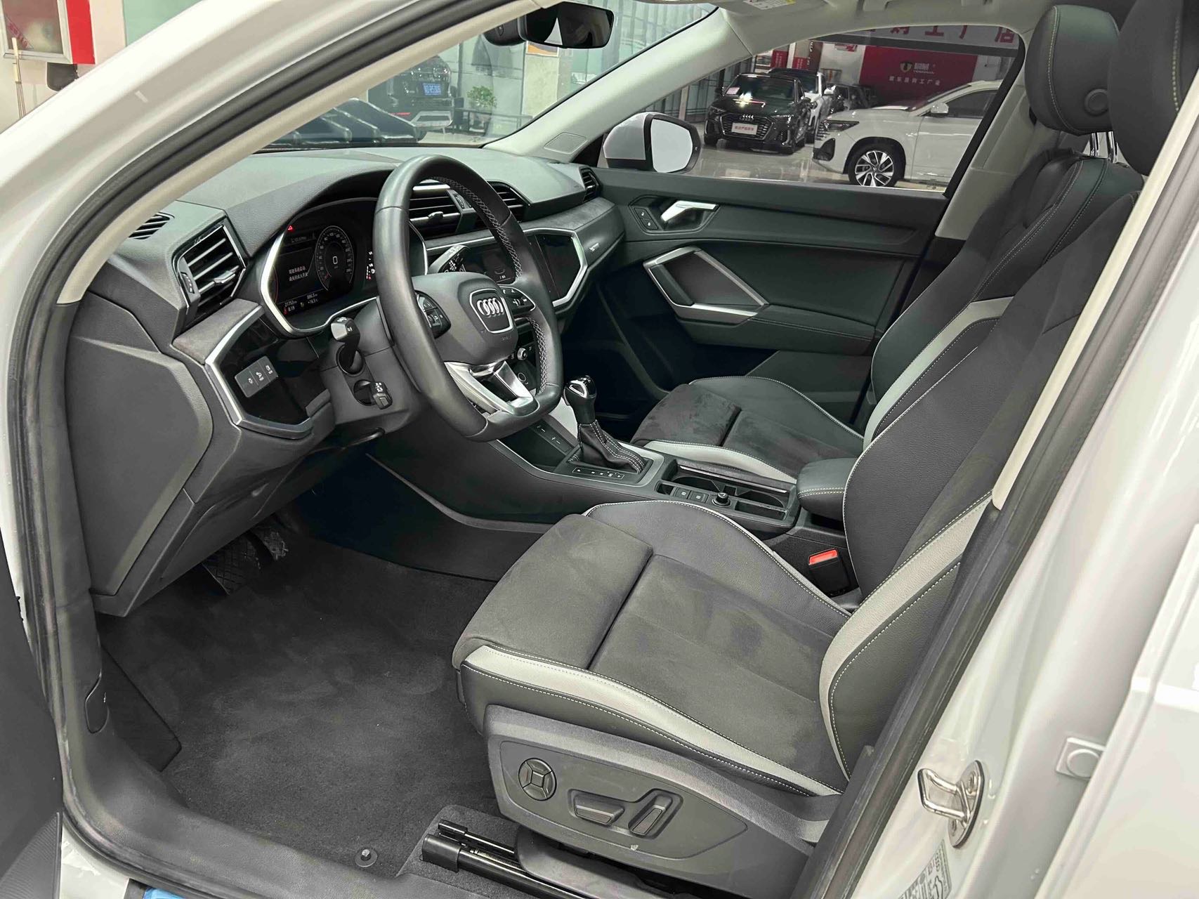 Audi Q3 2022 car image #8