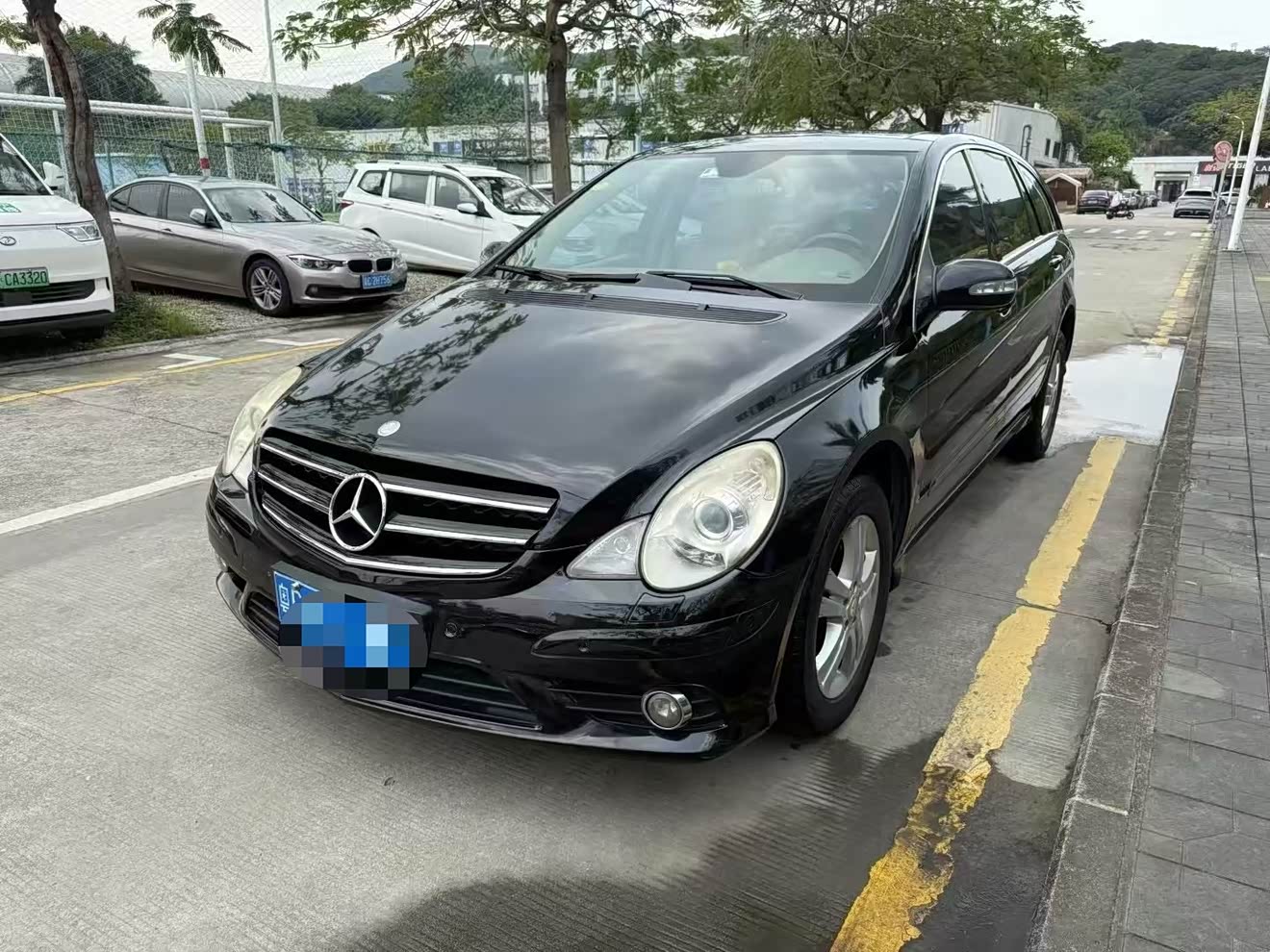 Mercedes-Benz R Class 2010 car image 