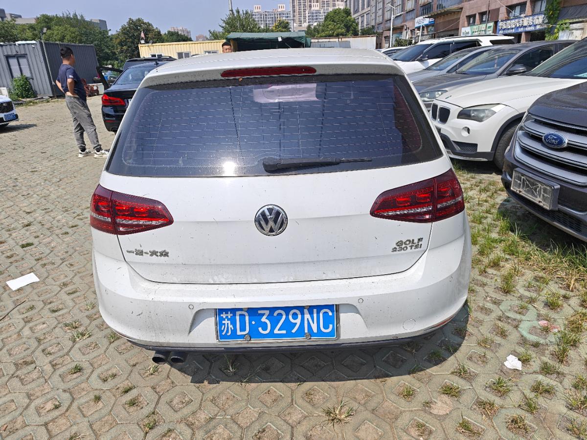 Volkswagen Golf 2017 car image #8