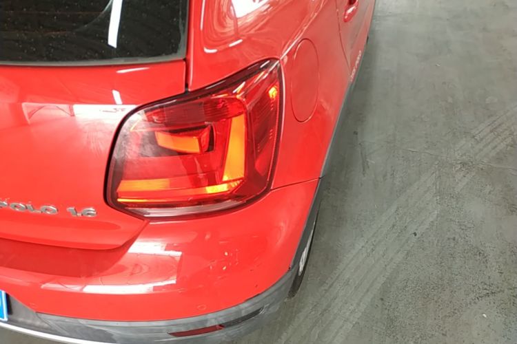 Volkswagen Polo 2015 car image #8