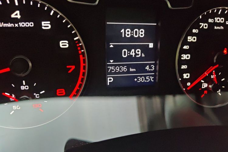 Audi Q3 2014 car image #10