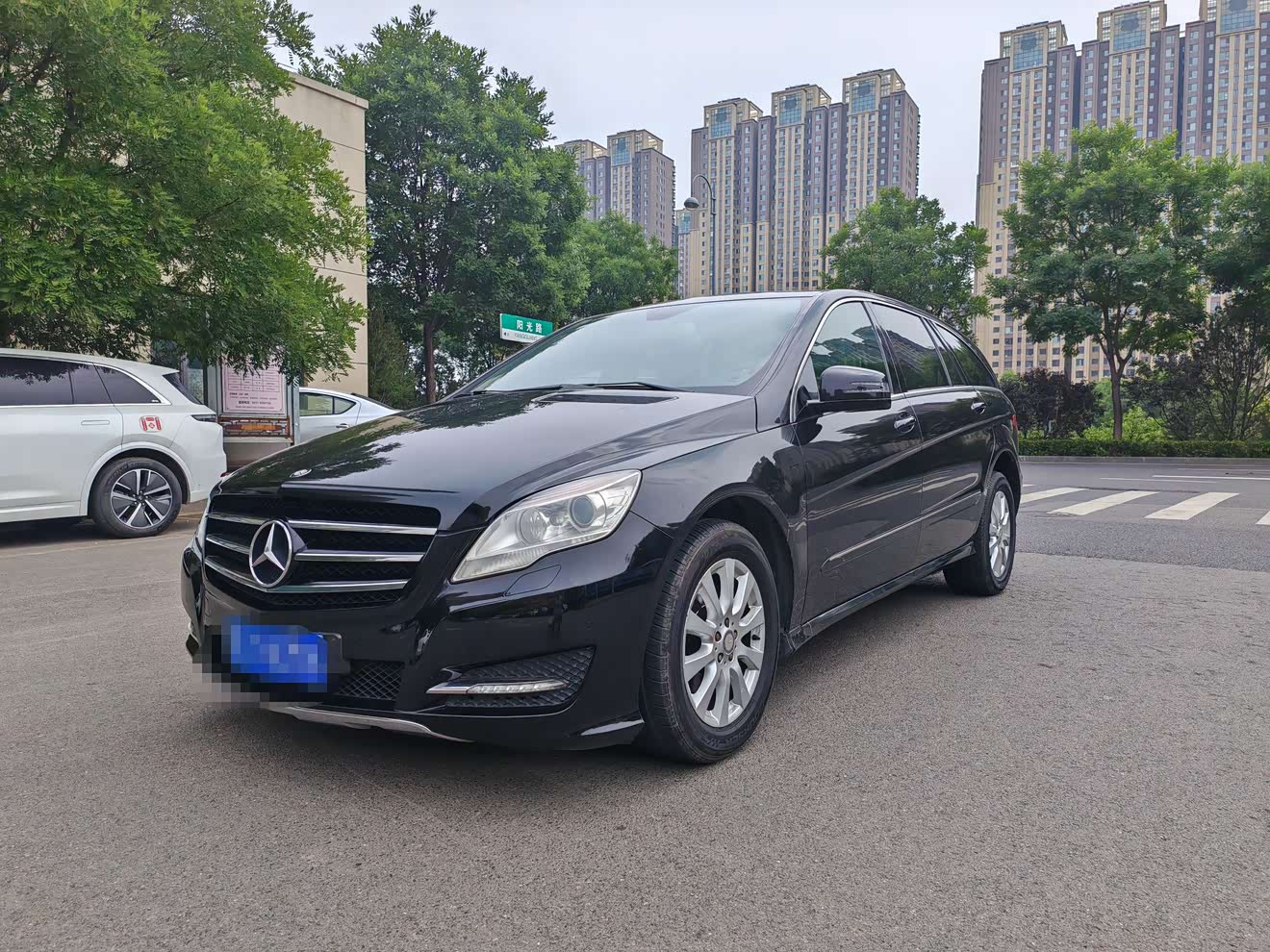 Mercedes-Benz R Class 2012 car image 