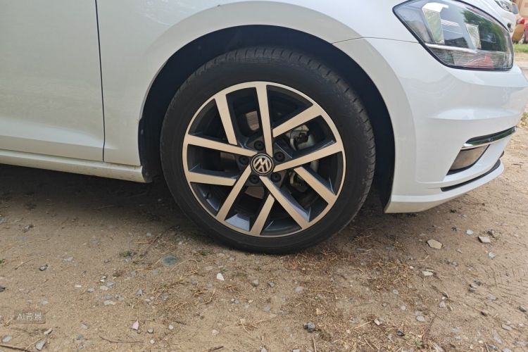 Volkswagen Golf 2020 car image #9
