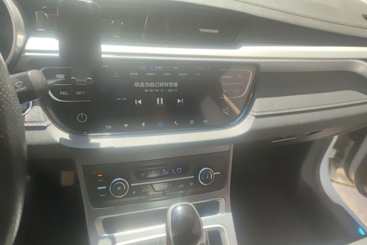 GEELY Emgrand 2019 #13 GEELY Emgrand 2019 car image #13