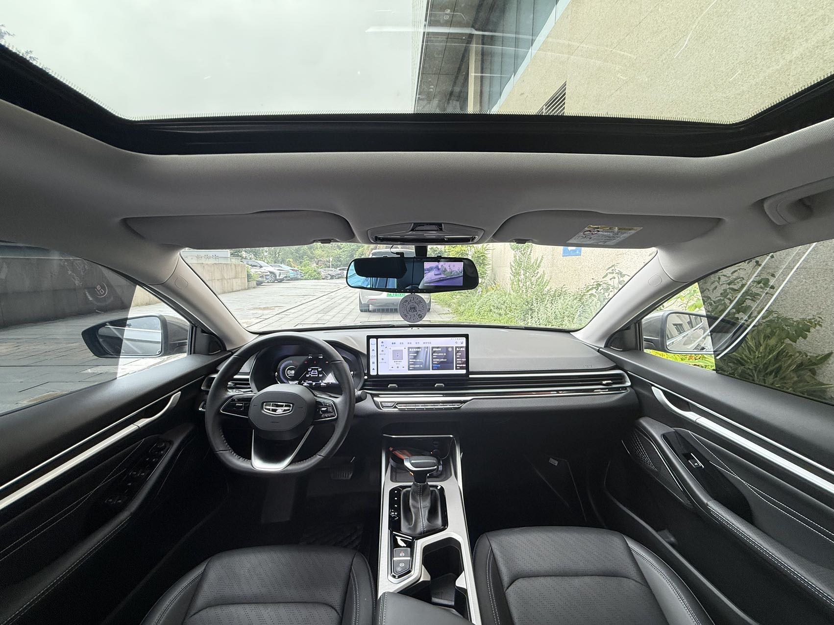 GEELY Emgrand 2024 car image #8