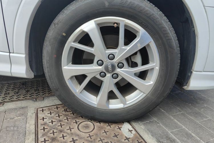 Audi Q3 2020 car image #9