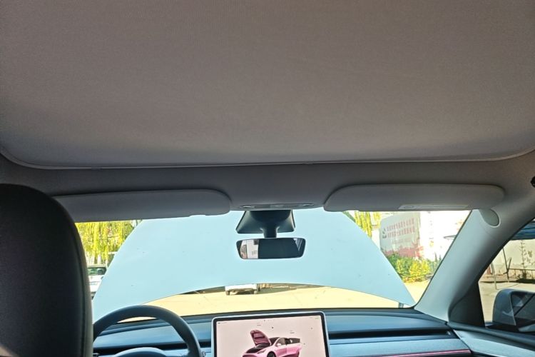 Tesla Model Y 2023 immagine di auto #18