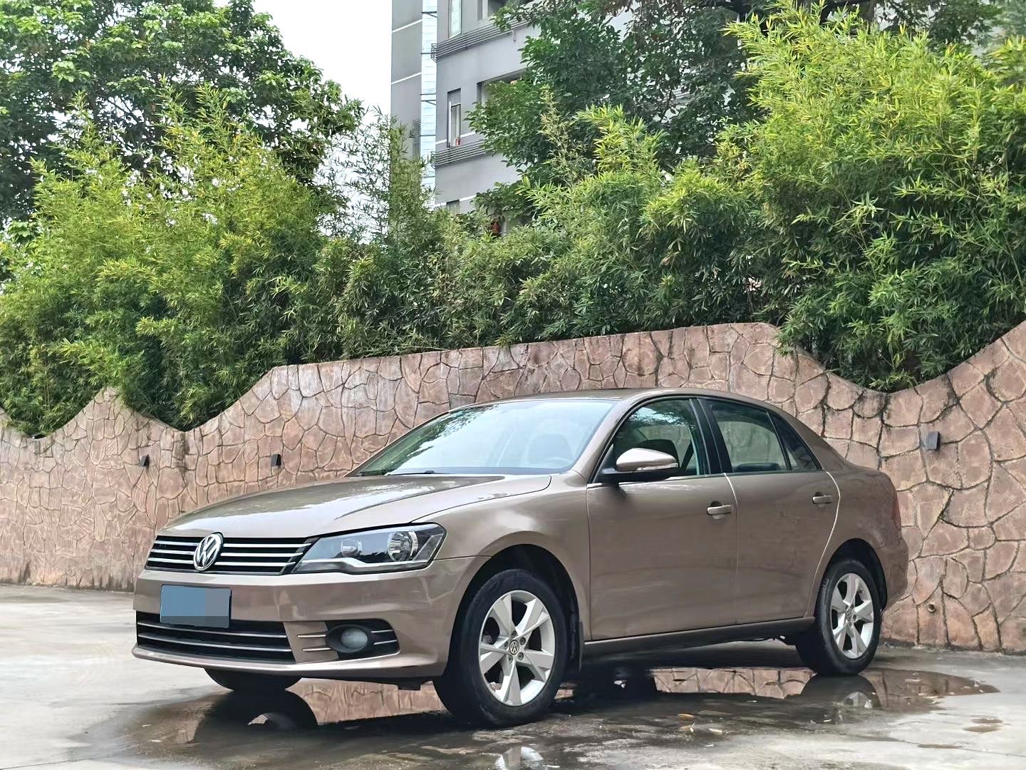 Volkswagen Bora 2014 car image 
