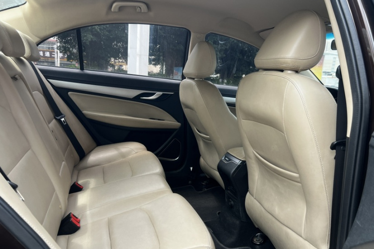 GEELY Emgrand 2018 immagine di auto #12
