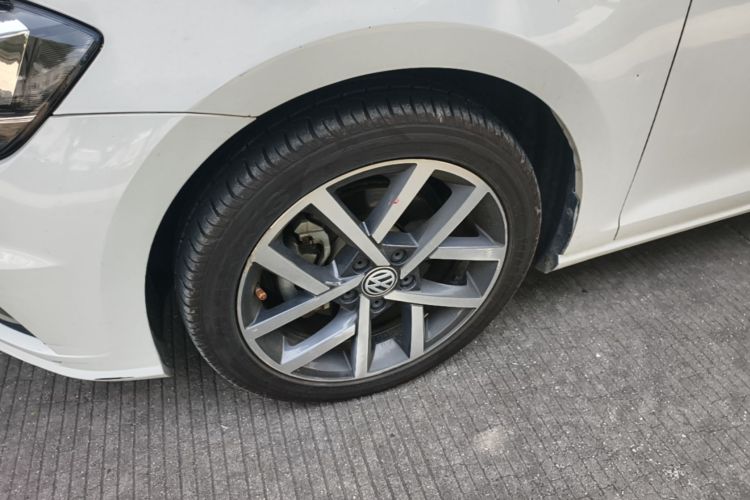 Volkswagen Golf 2020 car image #9