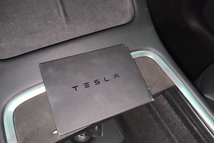 Tesla Model Y 2024 #9 Tesla Model Y 2024 car image #9