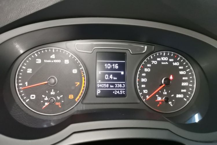 Audi Q3 2019 car image #12