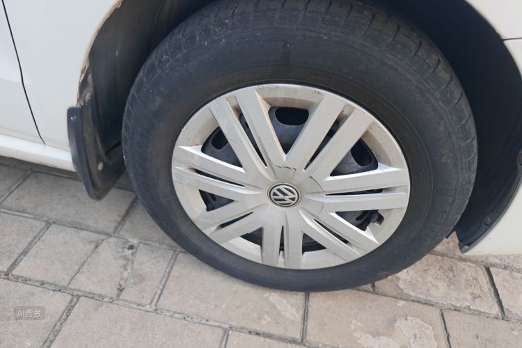 Volkswagen Polo 2016 car image #9