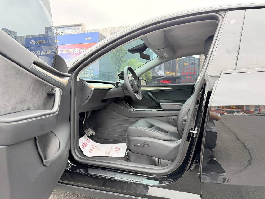 Tesla Model Y 2023 car image #4