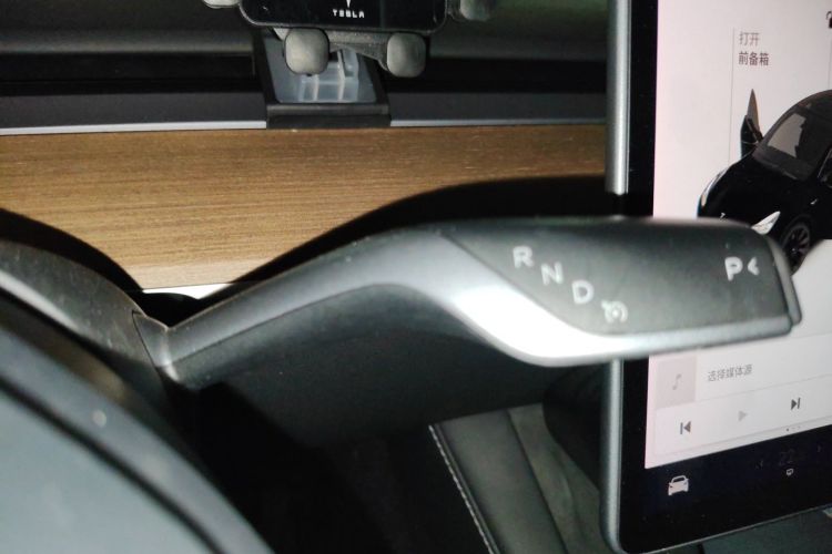 Tesla Model Y 2021 #14 Tesla Model Y 2021 car image #14
