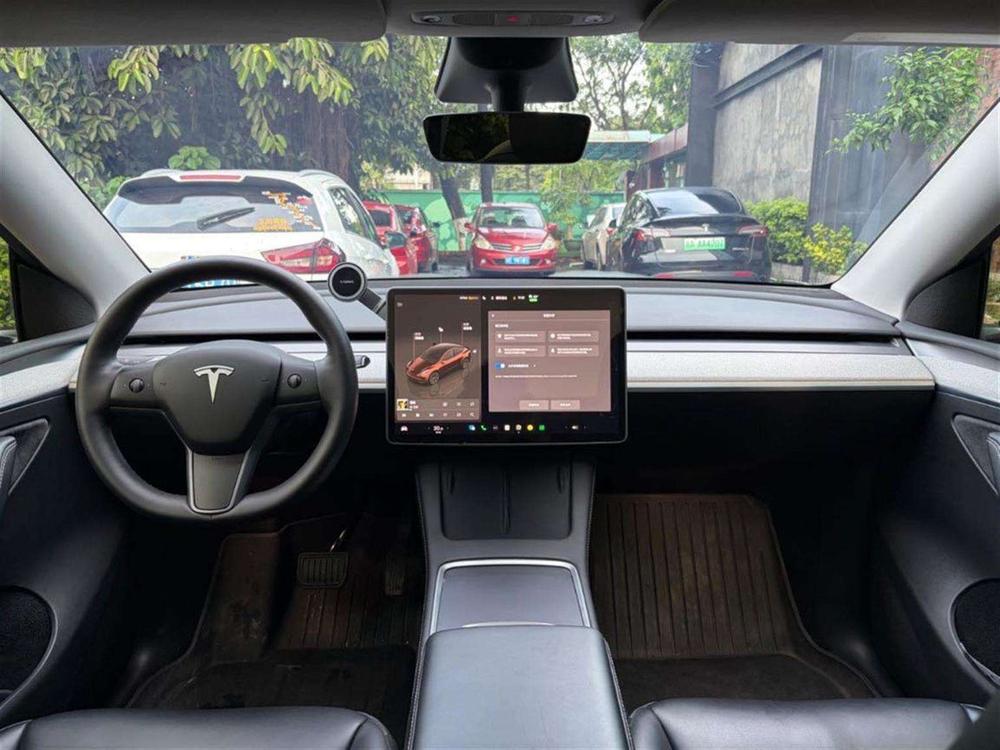 Tesla Model Y 2024 #10 Tesla Model Y 2024 car image #10