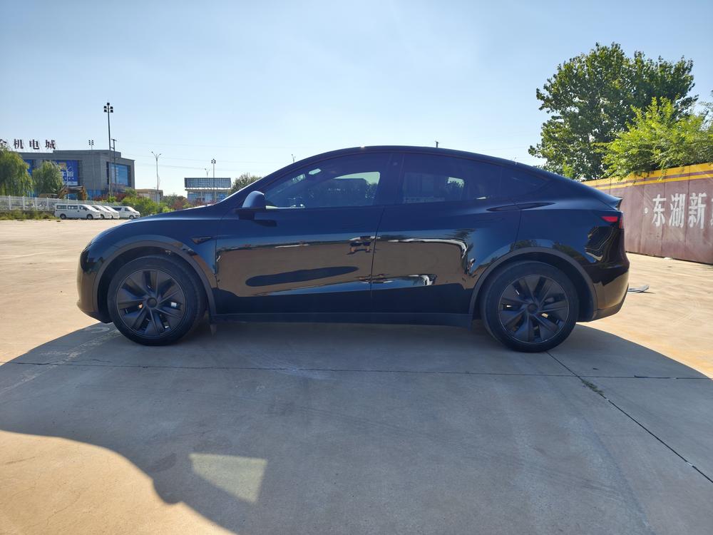 Tesla Model Y 2023 #4 Tesla Model Y 2023 car image #4