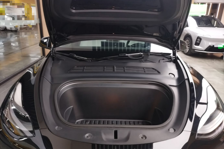 Tesla Model Y 2022 car image #20