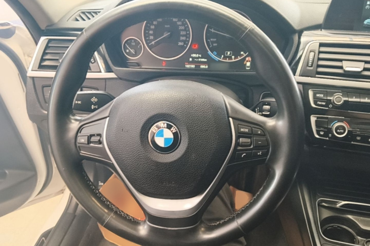 BMW 3 Series 2018 car image #15