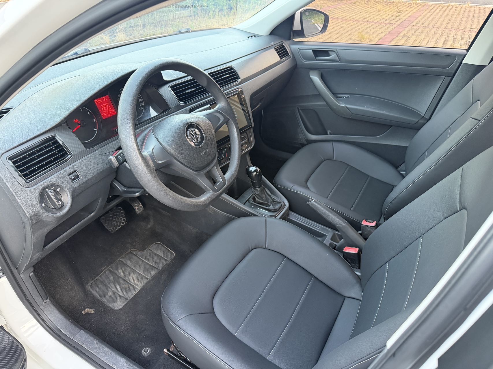 Volkswagen Santana 2017 imagen de coche #4