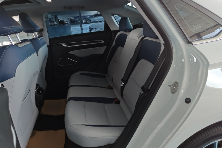 GEELY Emgrand 2022 #10 GEELY Emgrand 2022 car image #10