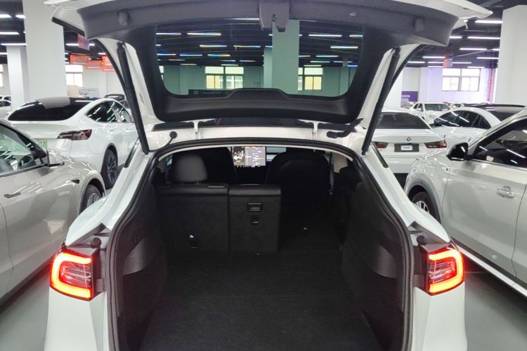 Tesla Model Y 2024 #19 Tesla Model Y 2024 car image #19