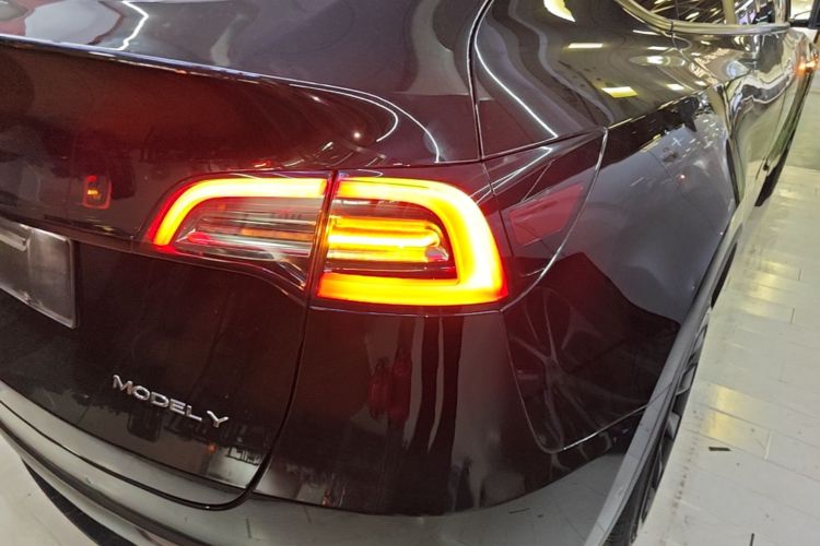 Tesla Model Y 2021 #8 Tesla Model Y 2021 car image #8