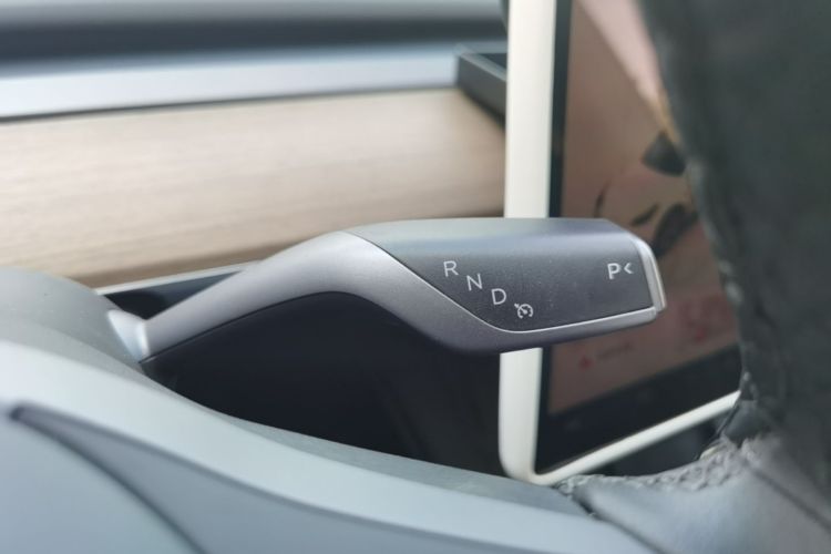Tesla Model Y 2023 #18 Tesla Model Y 2023 car image #18