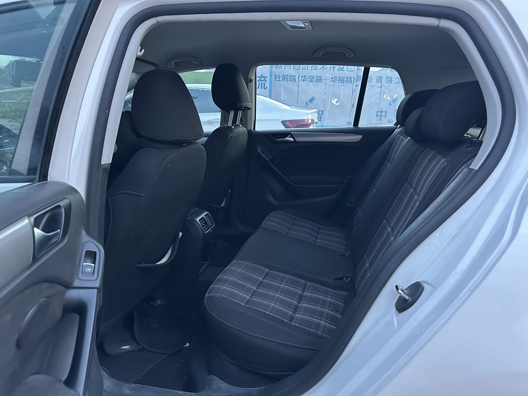 Volkswagen Golf 2013 car image #9