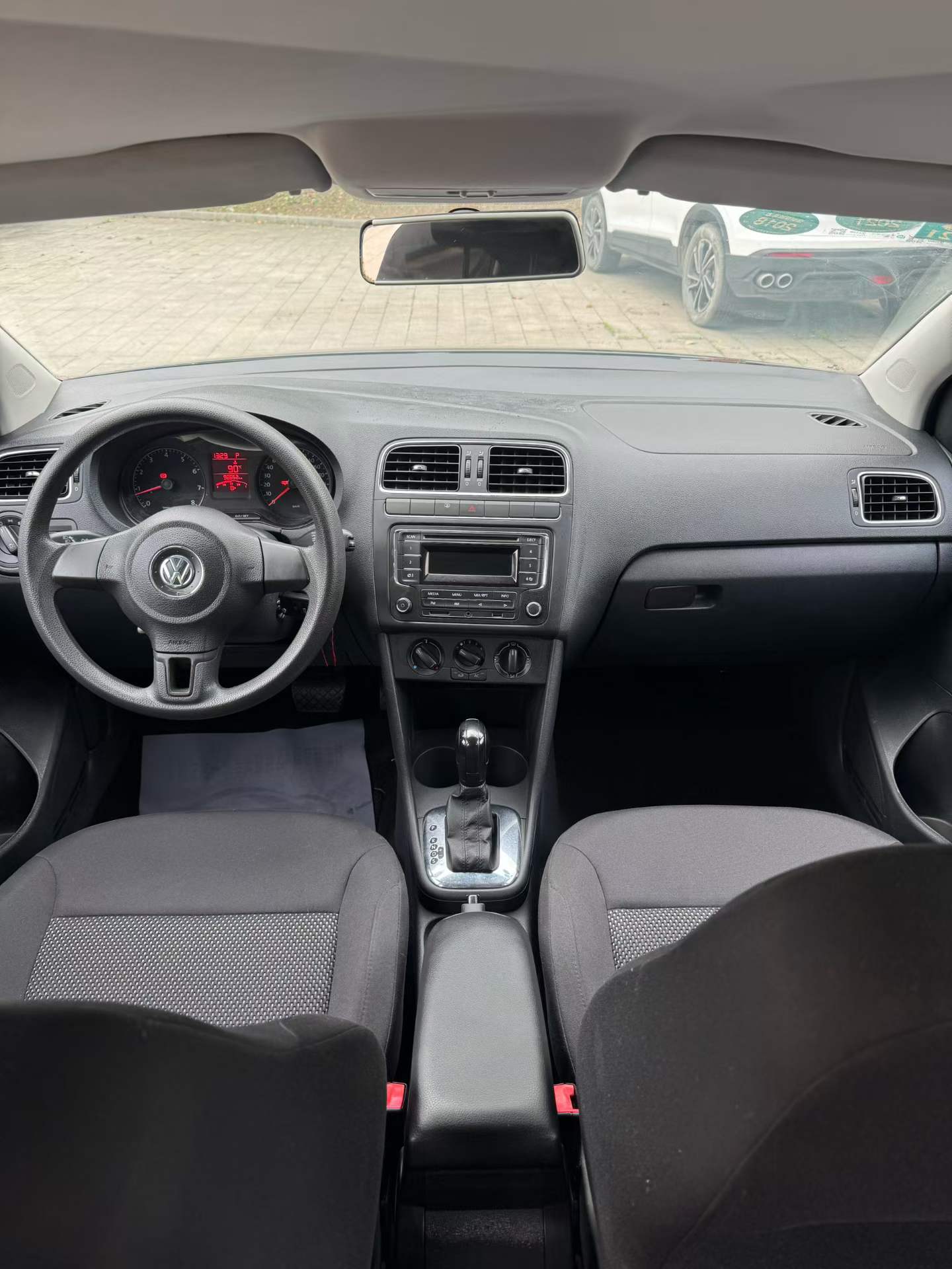 Volkswagen Polo 2014 car image #8