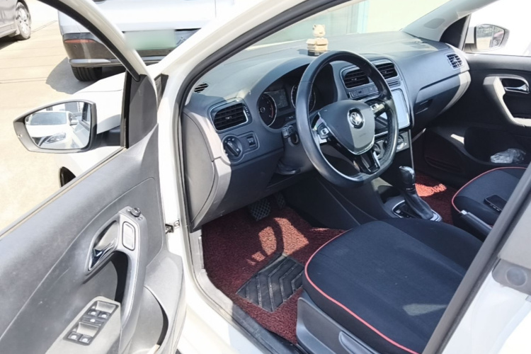 Volkswagen Polo 2018 car image #18